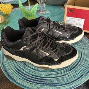 Worn once! Unisex M 9 W 10.5 Vans Varix WC Black/Ebony